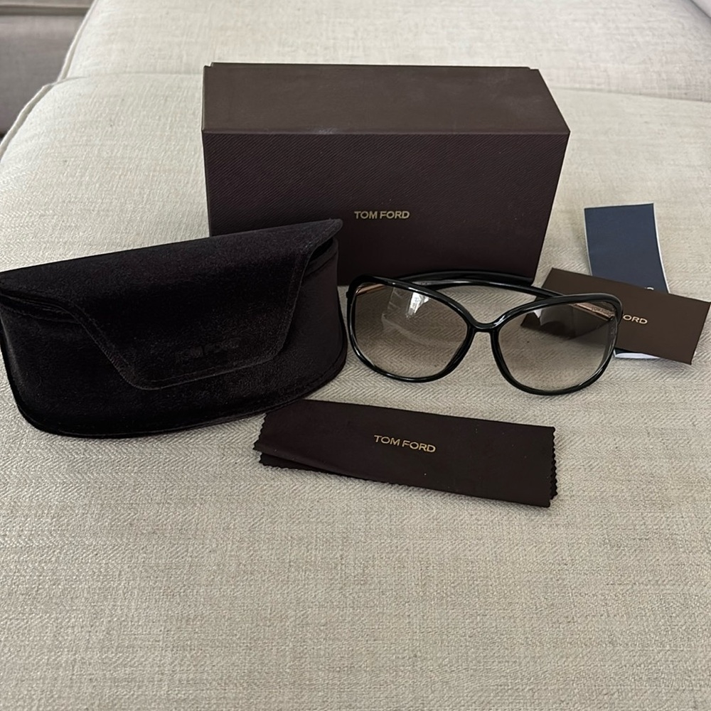 Black With Gold Fearures Tom Ford Sunglasses Includes Case/Box/Wipe/Card/Manual